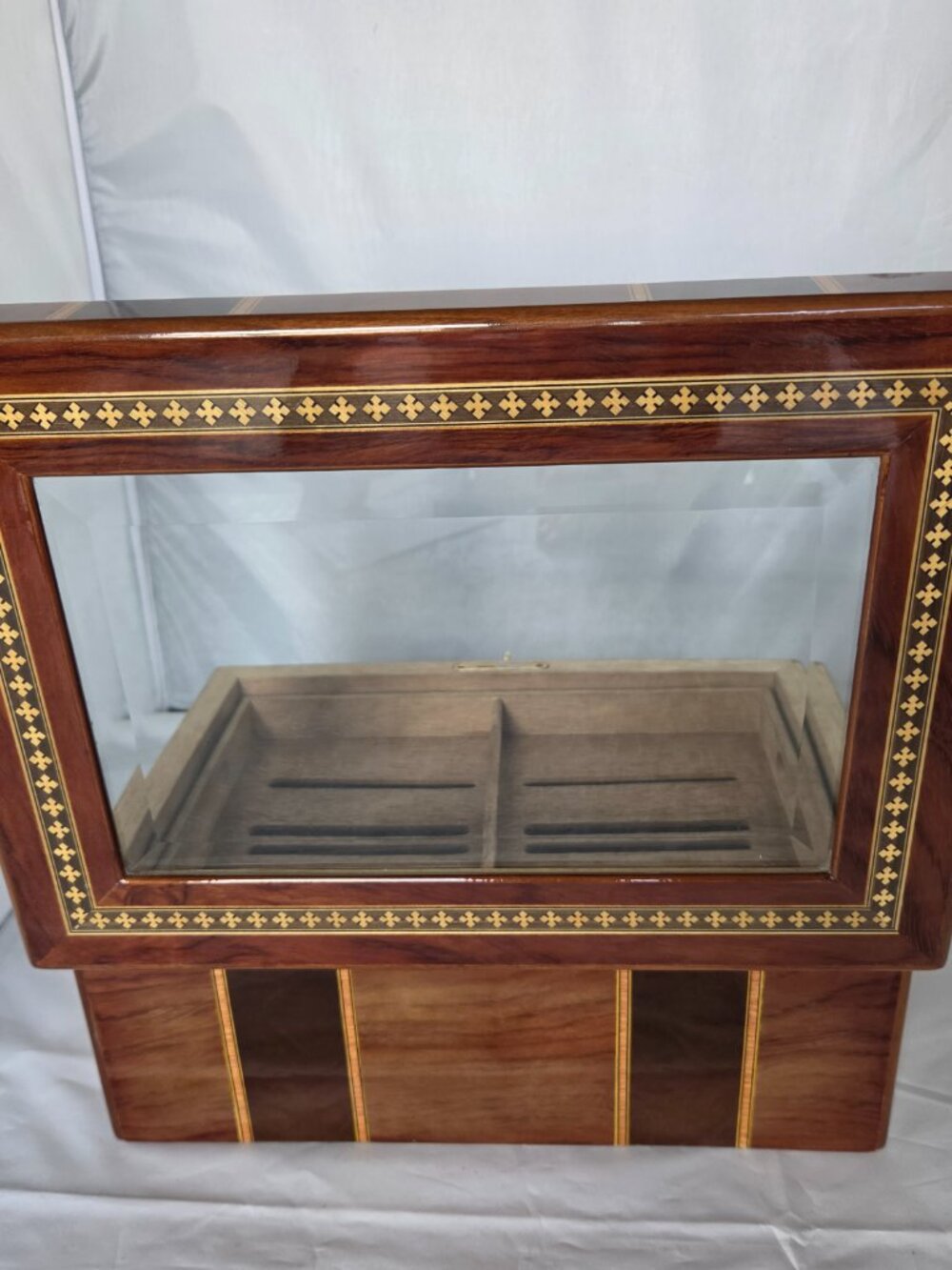 Desktop Humidor - Picture 8 of 16